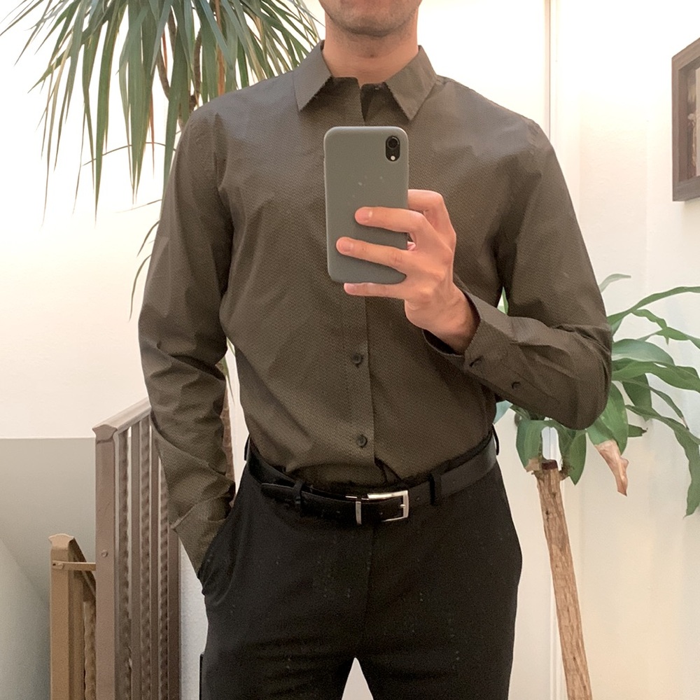 GUESS DRESS SHIRT, Size LARGE, button up, BRAND NEW TAG STILL ON.
